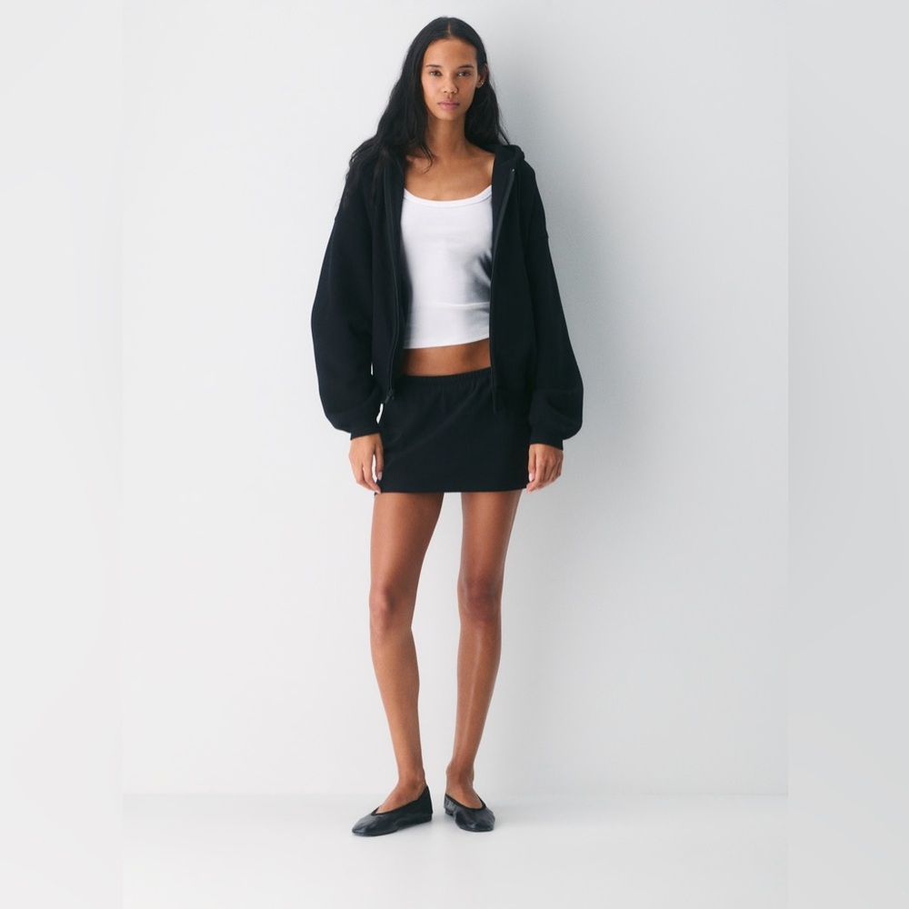 NWT Aritzia Chill Penny Skirt, Black, Small